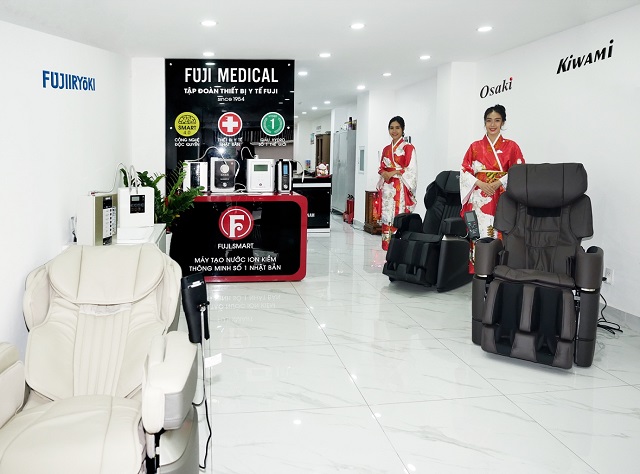 khu trưng bày ghế massage và máy lọc nước ion kiềm
