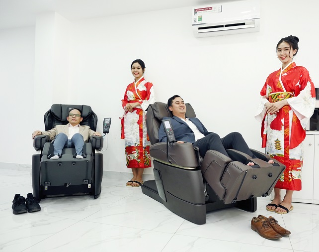 trải nghiệm ghế massage fuji medical tại khu trưng bày