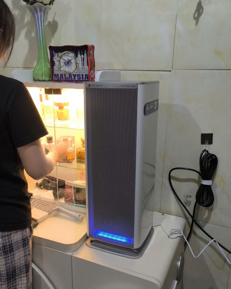 Máy lọc khử trùng không khí không thay lõi FUJI SMART AX-M14000 33 Khách hàng sử dụng máy lọc không khí FUJI SMART AX-M14000 tại nhà