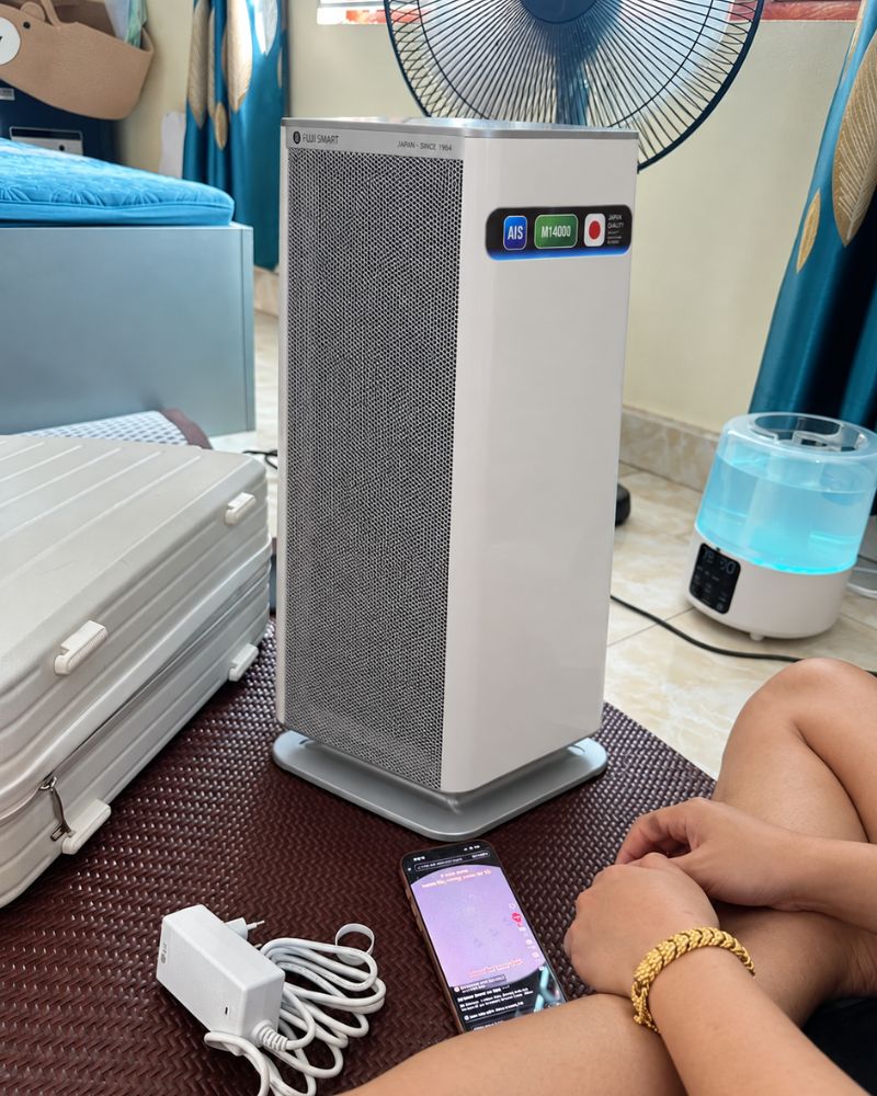 Máy lọc khử trùng không khí không thay lõi FUJI SMART AX-M14000 41 Khách hàng sử dụng máy lọc không khí FUJI SMART AX-M14000 tại nhà