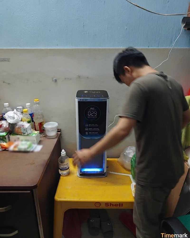 Máy lọc khử trùng không khí không thay lõi FUJI SMART AX-M14000 44 Khách hàng sử dụng máy lọc không khí FUJI SMART AX-M14000 tại nhà