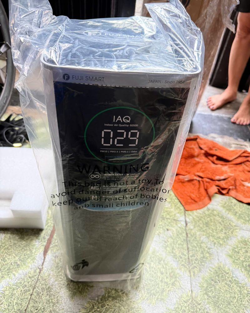 Máy lọc khử trùng không khí không thay lõi FUJI SMART AX-M14000 36 Khách hàng sử dụng máy lọc không khí FUJI SMART AX-M14000 tại nhà