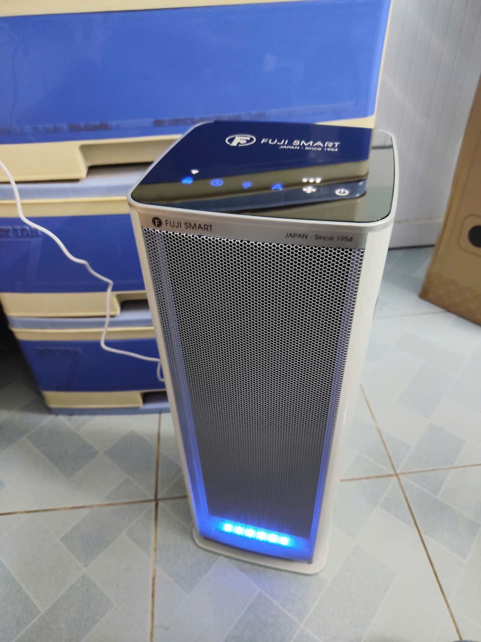 Máy lọc khử trùng không khí không thay lõi FUJI SMART AX-M14000 62 Khách hàng sử dụng máy lọc không khí FUJI SMART AX-M14000 tại nhà
