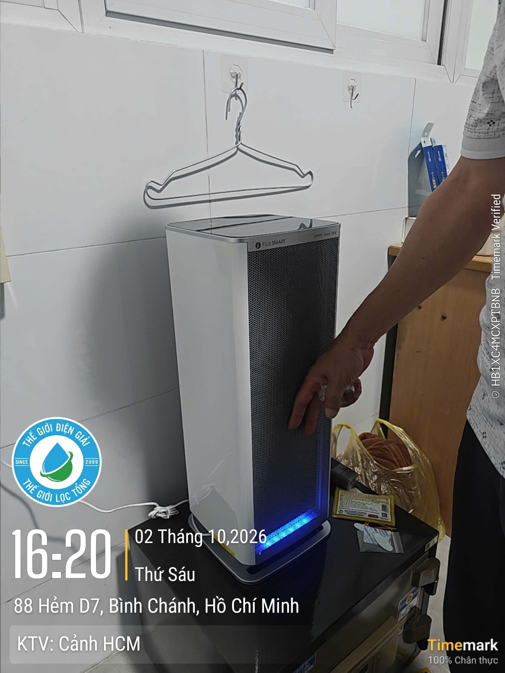 Máy lọc khử trùng không khí không thay lõi FUJI SMART AX-M14000 63 Khách hàng sử dụng máy lọc không khí FUJI SMART AX-M14000 tại nhà